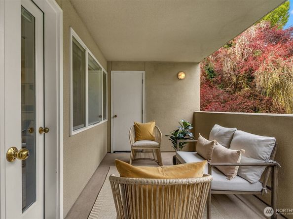9320 NE Juanita Drive 1B, Kirkland WA 98034