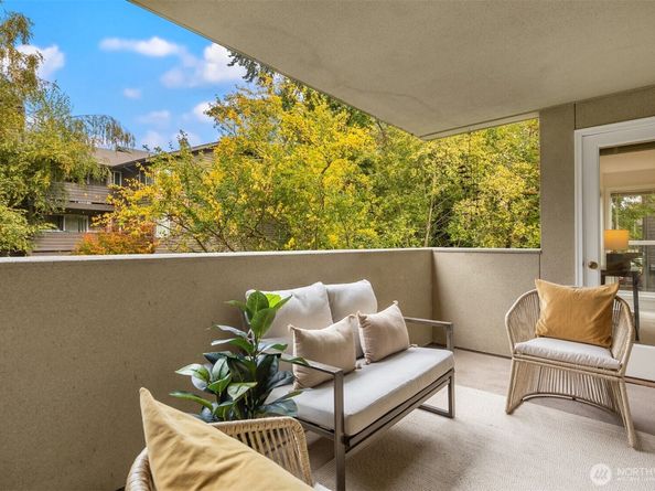 9320 NE Juanita Drive 1B, Kirkland WA 98034