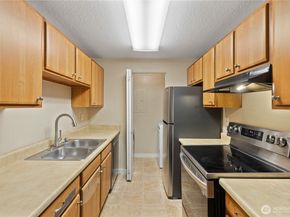 16817 Larch Way F206, Lynnwood WA 98037