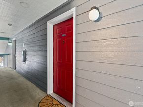 16817 Larch Way F206, Lynnwood WA 98037