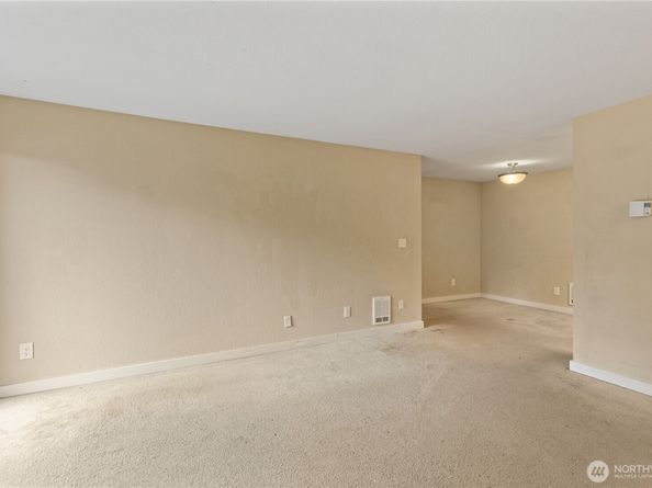 16817 Larch Way F206, Lynnwood WA 98037