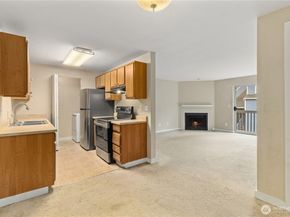 16817 Larch Way F206, Lynnwood WA 98037