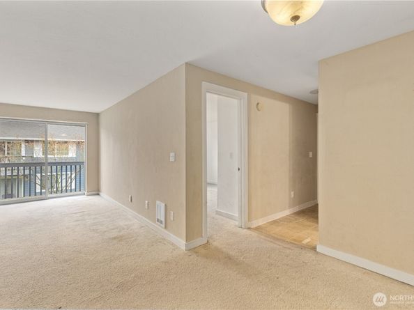 16817 Larch Way F206, Lynnwood WA 98037