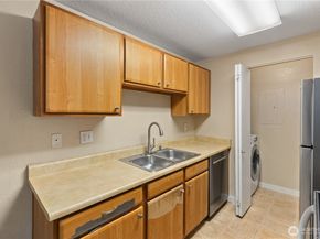 16817 Larch Way F206, Lynnwood WA 98037