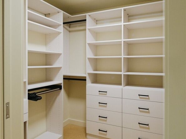 909 5th Avenue 204, Seattle WA 98164