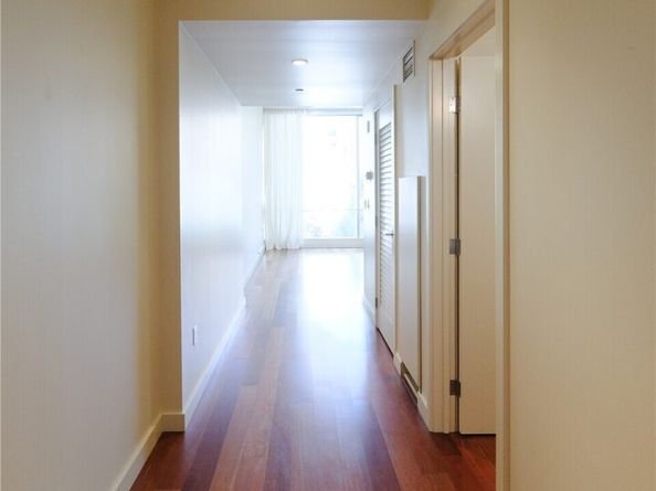 909 5th Avenue 204, Seattle WA 98164