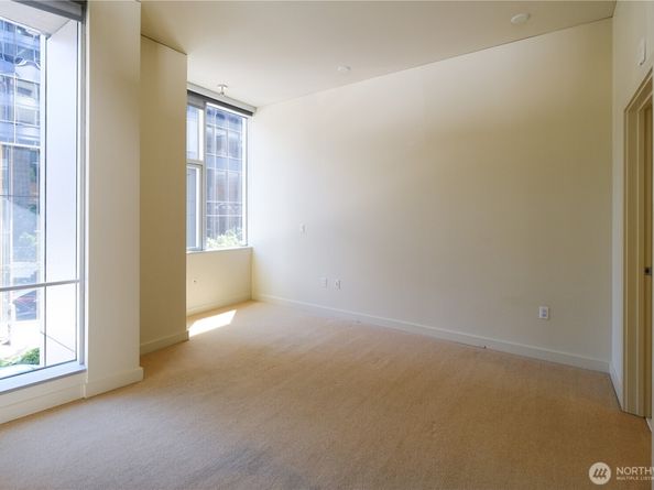 909 5th Avenue 204, Seattle WA 98164