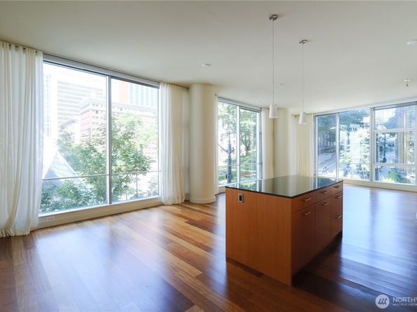 909 5th Avenue 204, Seattle WA 98164