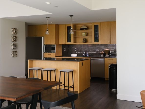 909 5th Avenue 204, Seattle WA 98164