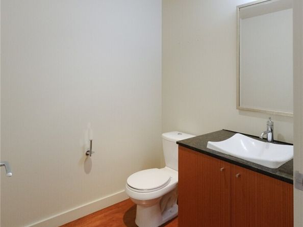 909 5th Avenue 204, Seattle WA 98164