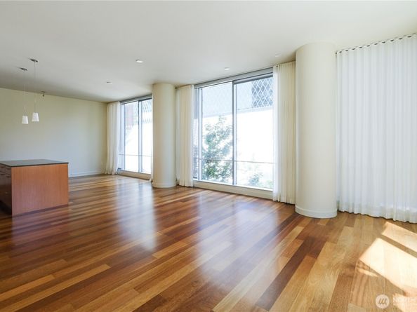 909 5th Avenue 204, Seattle WA 98164
