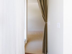 909 5th Avenue 204, Seattle WA 98164