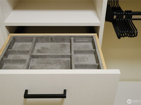 909 5th Avenue 204, Seattle WA 98164