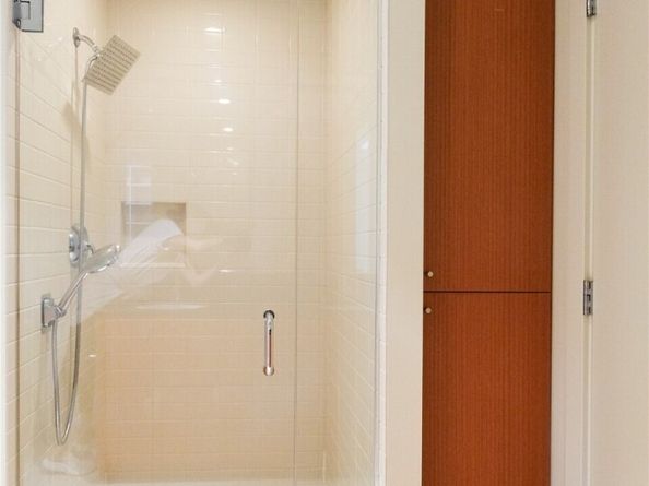 909 5th Avenue 204, Seattle WA 98164