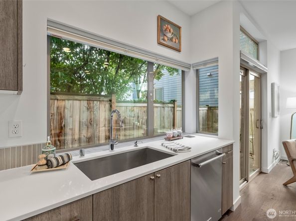 730 25th Avenue S, Seattle WA 98144