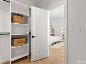 953 N 35th Street, Seattle WA 98103