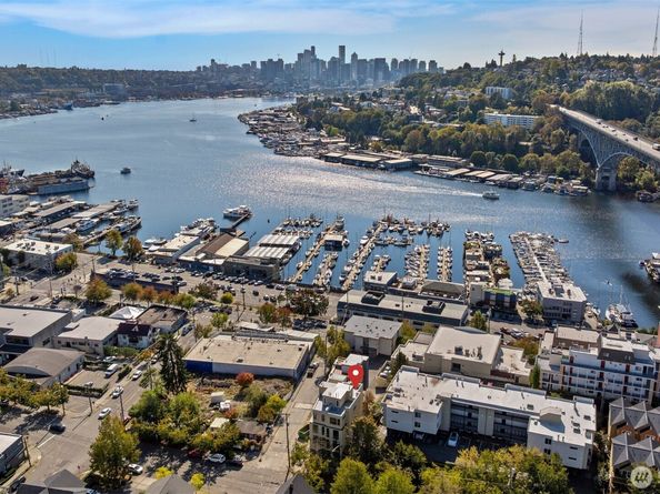 953 N 35th Street, Seattle WA 98103