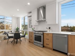 953 N 35th Street, Seattle WA 98103