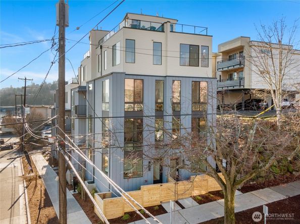 953 N 35th Street, Seattle WA 98103