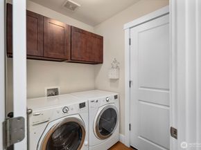 706 Bremerton Place NE, Renton WA 98059