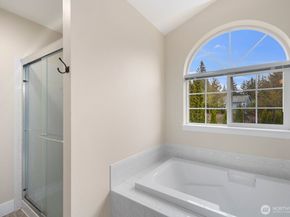 706 Bremerton Place NE, Renton WA 98059