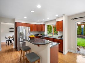 706 Bremerton Place NE, Renton WA 98059