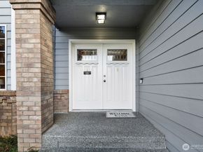 706 Bremerton Place NE, Renton WA 98059