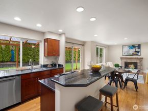 706 Bremerton Place NE, Renton WA 98059