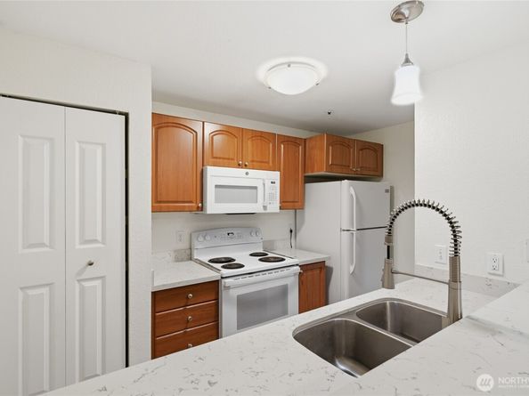 19230 Forest Park Drive NE C110, Seattle WA 98155