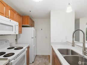 19230 Forest Park Drive NE C110, Seattle WA 98155