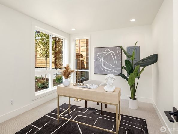 4421 2nd Avenue NE, Seattle WA 98105