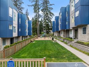 7629 NE 122nd Court 7, Kirkland WA 98034