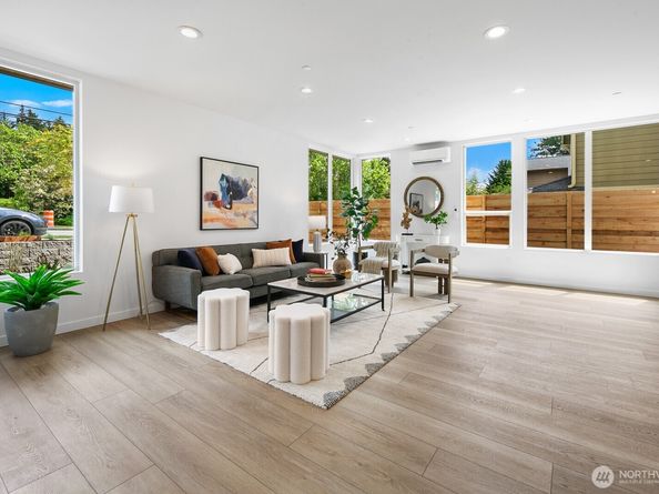 8831 Wallingford Avenue N, Seattle WA 98103