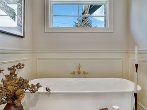 7003 37th Avenue NE, Seattle WA 98115