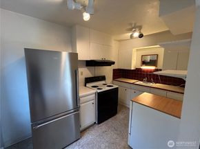 4717 Terrace Drive NE 4717, Seattle WA 98105