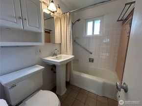 4717 Terrace Drive NE 4717, Seattle WA 98105