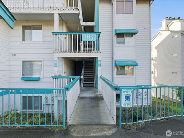 28610 16th Avenue S 303, Federal Way WA 98003