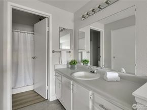 28610 16th Avenue S 303, Federal Way WA 98003