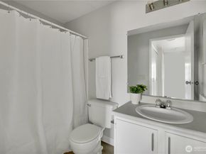 28610 16th Avenue S 303, Federal Way WA 98003