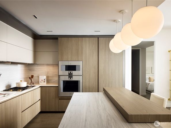 838 Avenue Square NE 1202, Bellevue WA 98004