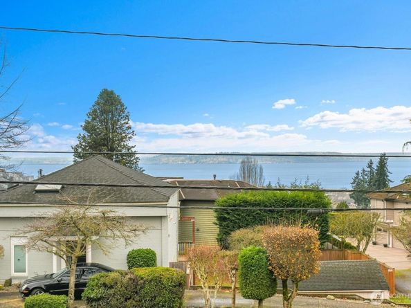 217 9th Avenue S, Edmonds WA 98020