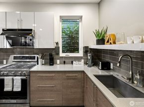 4329 Woodland Park Avenue N, Seattle WA 98103