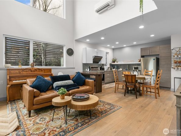 4329 Woodland Park Avenue N, Seattle WA 98103