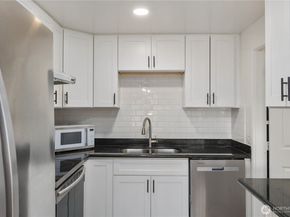 31368 13th Avenue S, Federal Way WA 98003