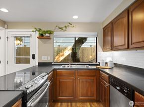 5932 Fauntleroy Way SW 4, Seattle WA 98136