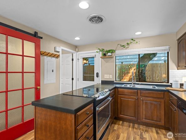 5932 Fauntleroy Way SW 4, Seattle WA 98136