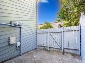 12605 SE 42nd st 605, Bellevue WA 98006