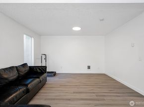 12605 SE 42nd st 605, Bellevue WA 98006