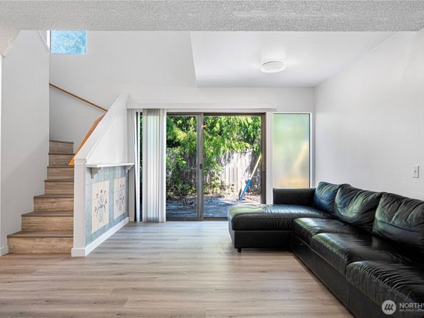12605 SE 42nd st 605, Bellevue WA 98006