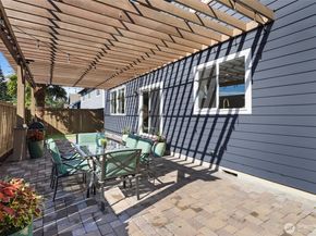 2211 SW 103rd Place, Seattle WA 98146